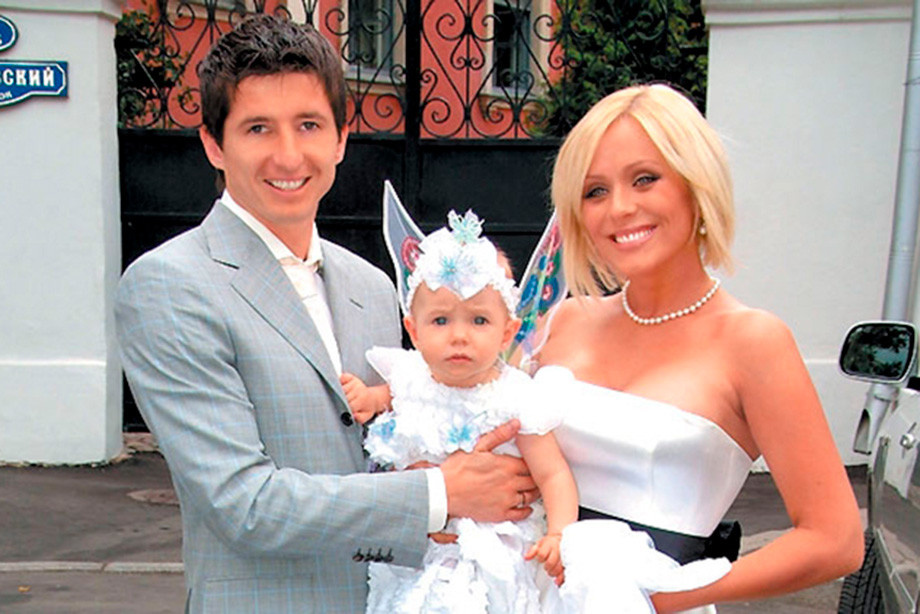 Евгений Алдонин и Юлия Началова с дочерью. Фото: championat.com