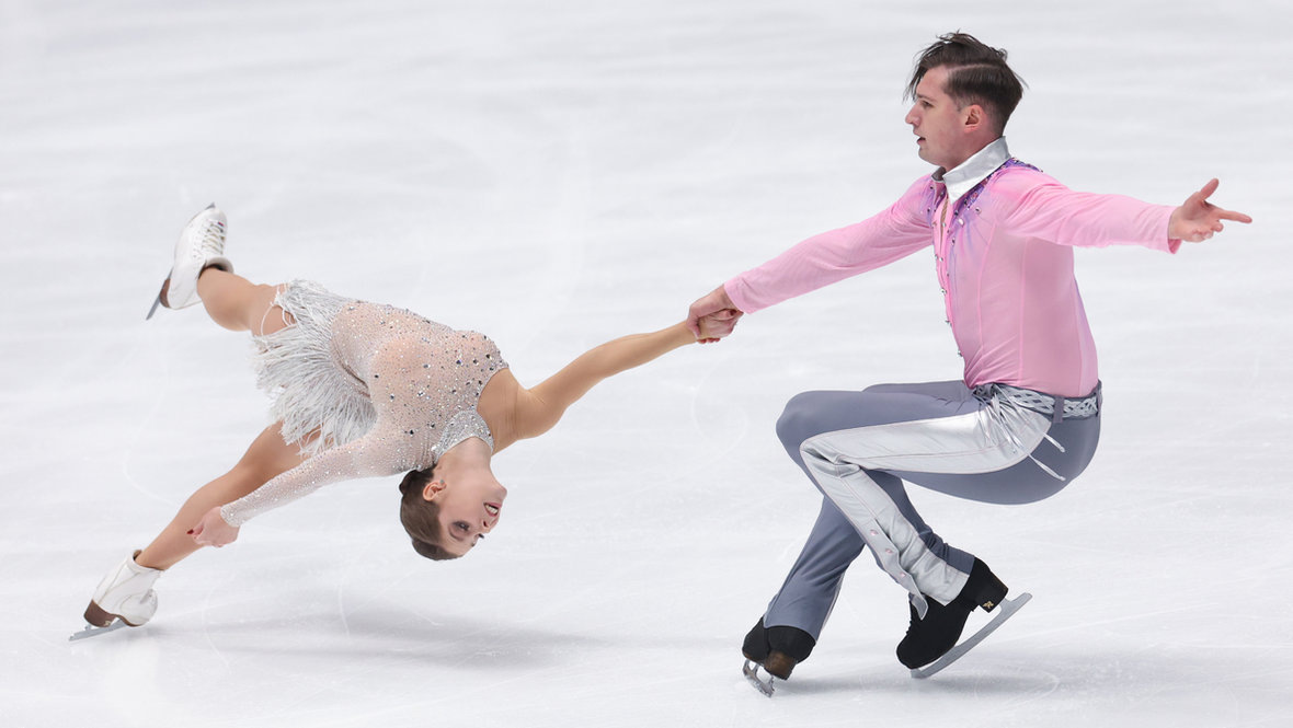    Анастасия Мишина и Александр Галлямов.Дарья Исаева