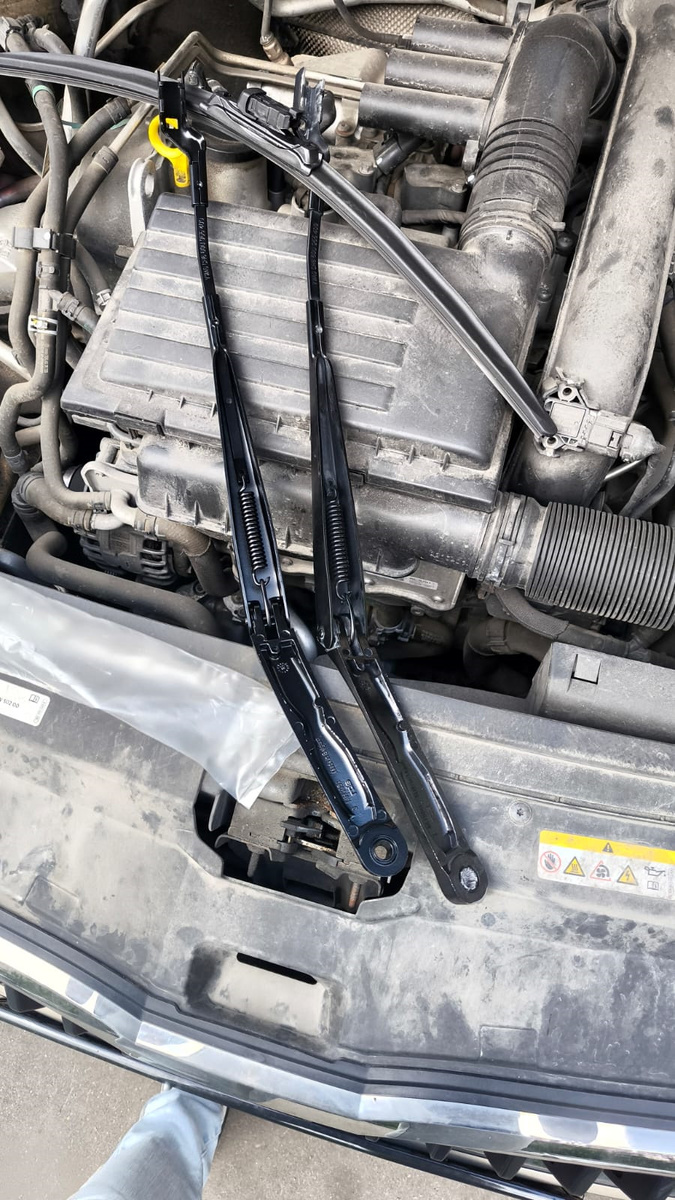 Замена поводков дворников. 