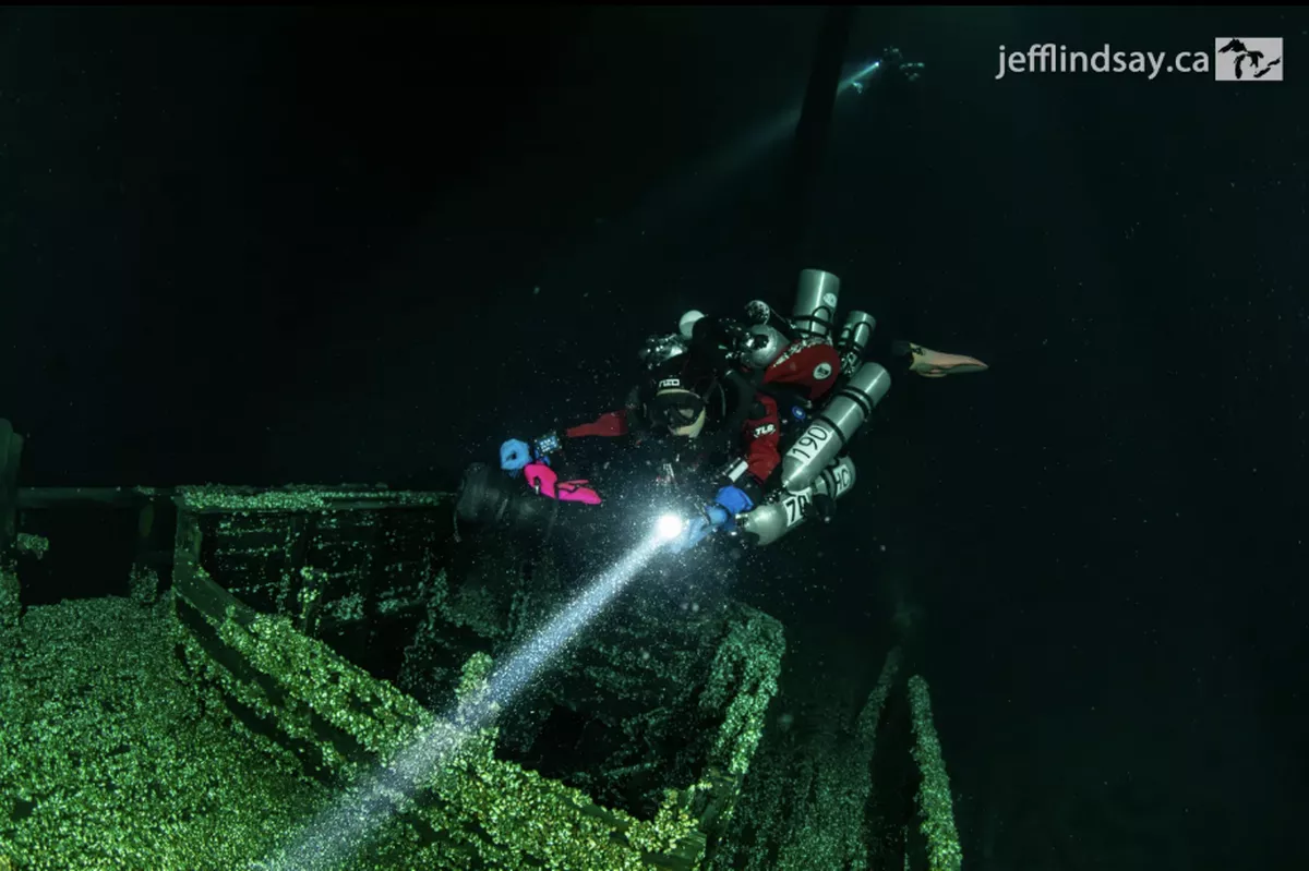 Несколько лет назад на дне озера был обнаружен весьма странный объект. (Джефф Линдси)