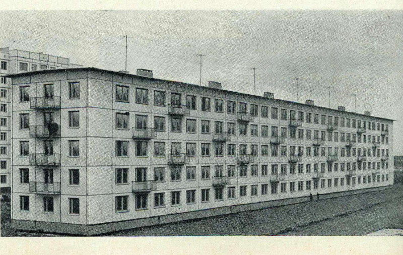 Вот этот дом — фотография из журнала "Стр-во и Архитектура Ленинграда", №8-1972