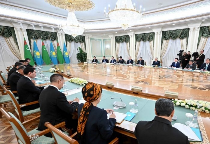 Переговоры Президента Туркменистана и Президента Казахстана в расширенном составе, 25 ноября, 2025 г., Астана, Казахстан (Фото: akorda.kz)