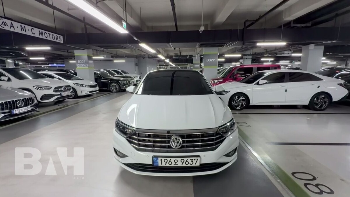 Вид спереди jetta 2022