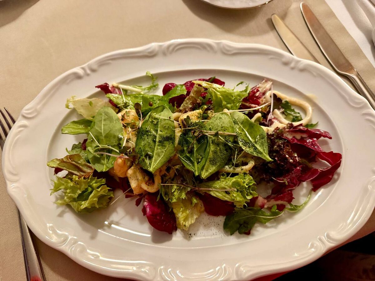 Салат с морепродуктами 