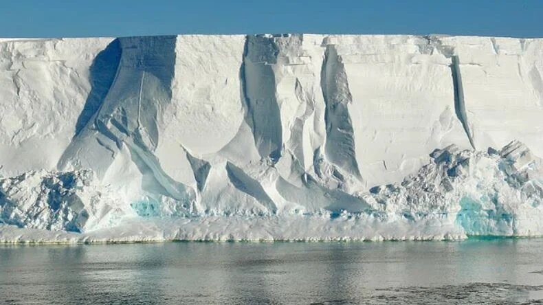 Ледник Туэйтса считается ключевым элементом так называемого «слабого подбрюшья» Западно-Антарктического ледяного щитаИсточник: Shutterstock