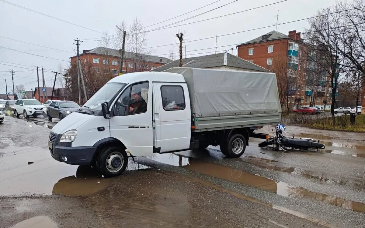    Пьяный «бесправник» на мотоцикле пострадал в столкновении с «Газелью» в Сарапуле