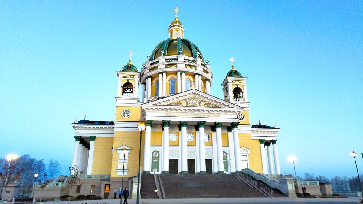 Челябинский кафедральный Собор Рождества Христова (Фото автора)