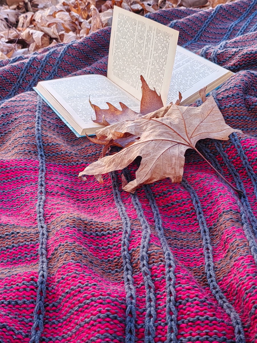 Плед спицами. Работа автора. Фото автора.