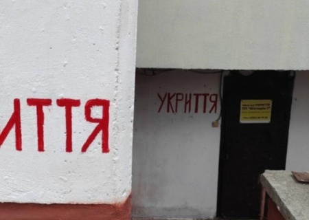    «Свой подвал к телу ближе». В Киеве женщину с ребёнком во время обстрела жильцы не пустили в домовое укрытие