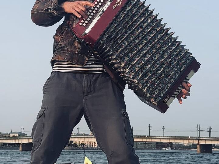 С днём гармониста