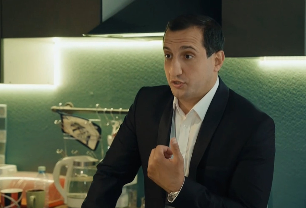 Кадр из сериала "Универ. Новая общага" (2011-2018). Режиссёры Константин Смирнов, Максим Зыков, Тимофей Шоталов, Рустам Мосафир, "Comedy Club Production"