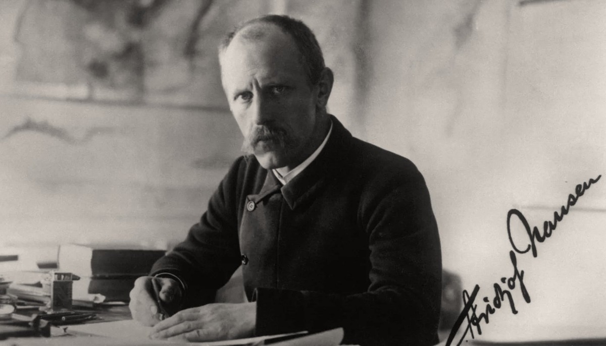 Фритьоф Нансен в своём рабочем кабинете