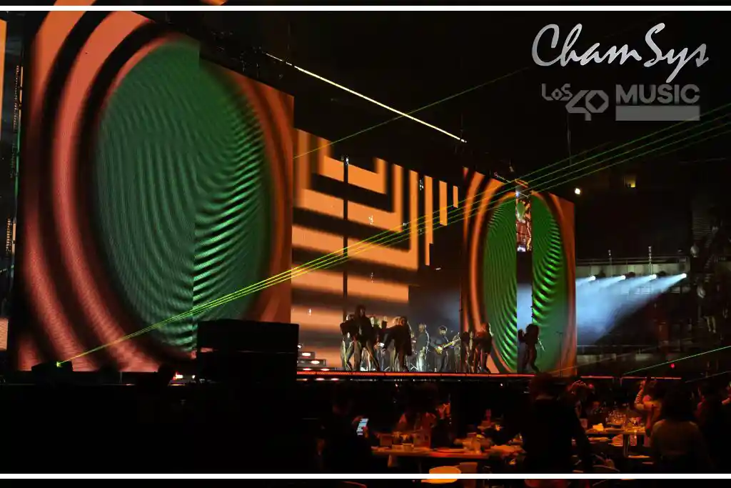 Кортхаут и Деметс опирались на функциональные возможности консоли ChamSys MagicQ MQ500M Stadium при разработке единой последовательности различных световых решений 