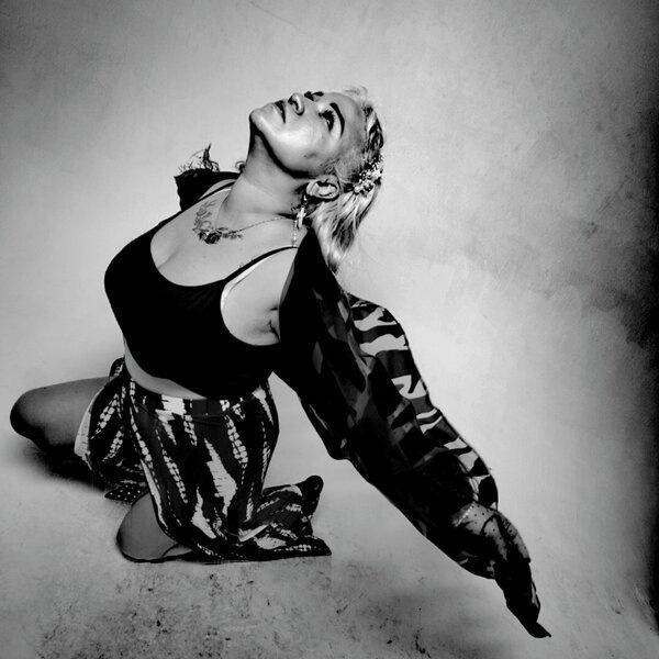     Рецензия на сингл Lemy «Chasing Signs»: Масштабно, но камерно