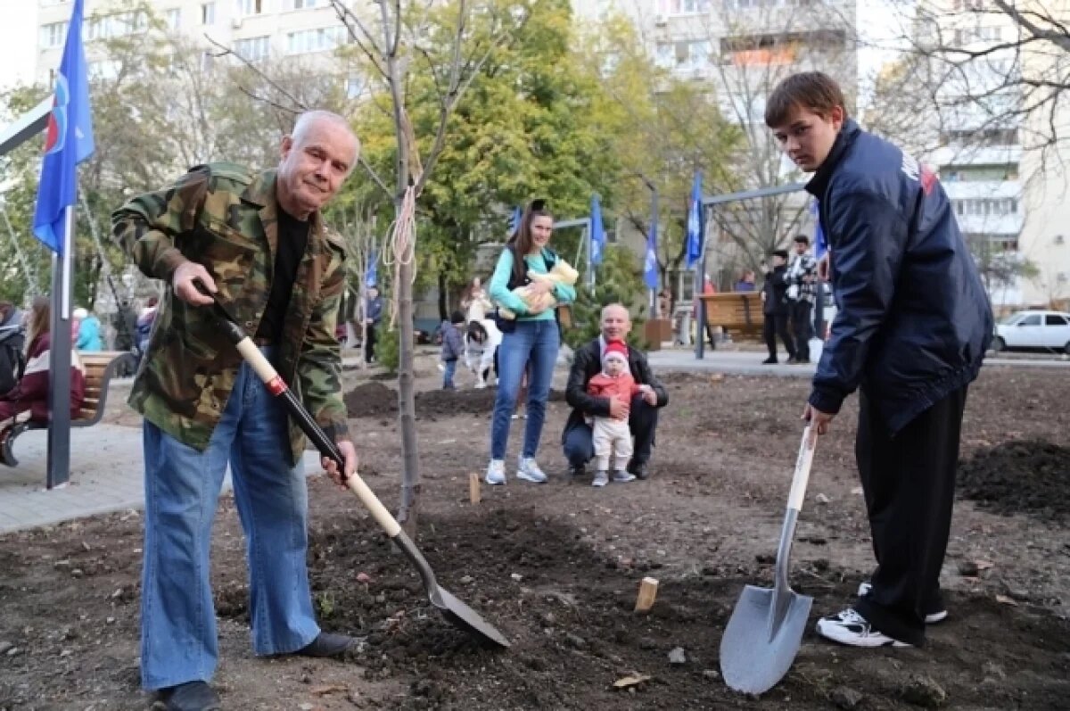    В Геленджике высадили 22 дерева на новой общественной площадке