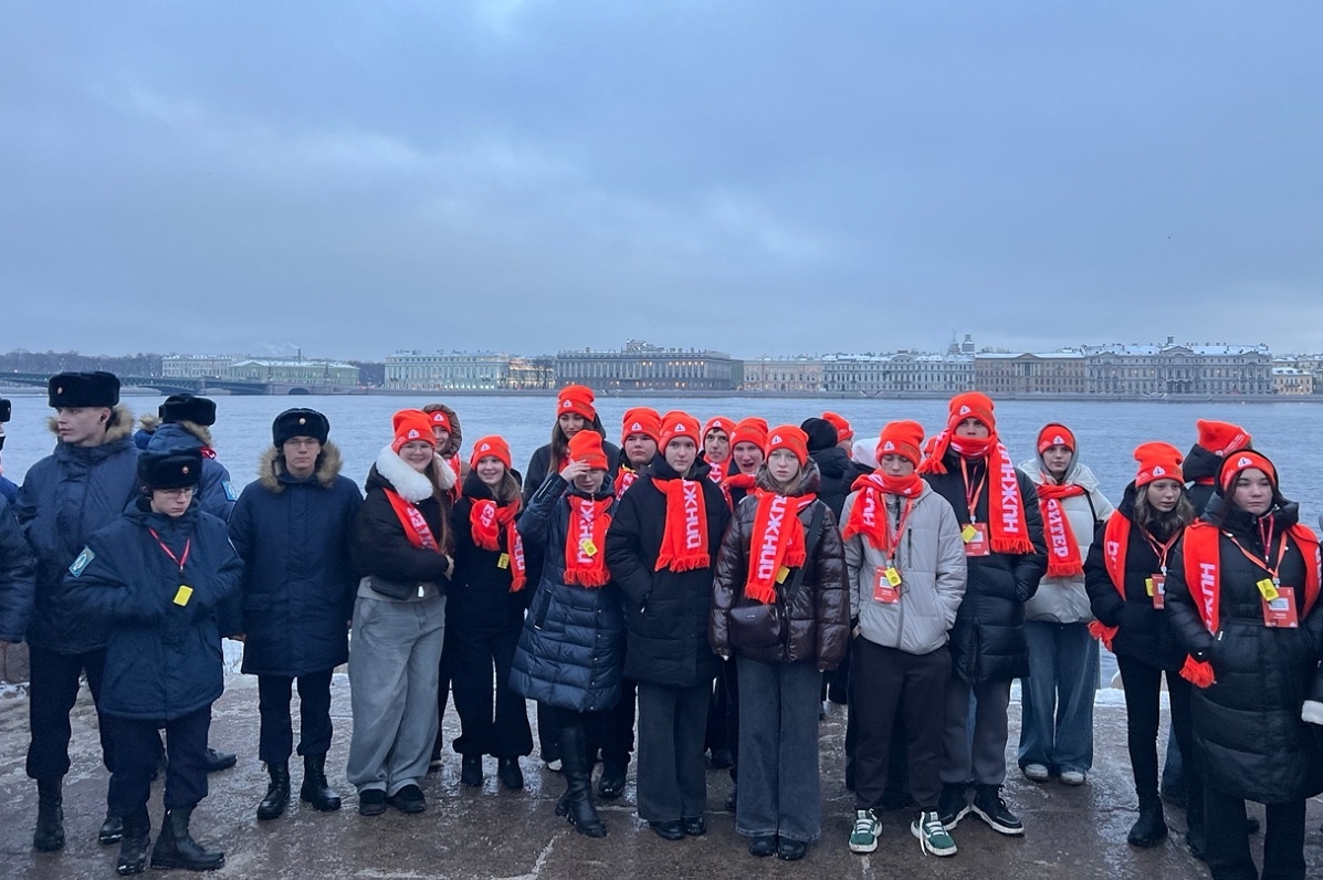    За один день ребята успели побывать в самых красивых местах Санкт-Петербурга