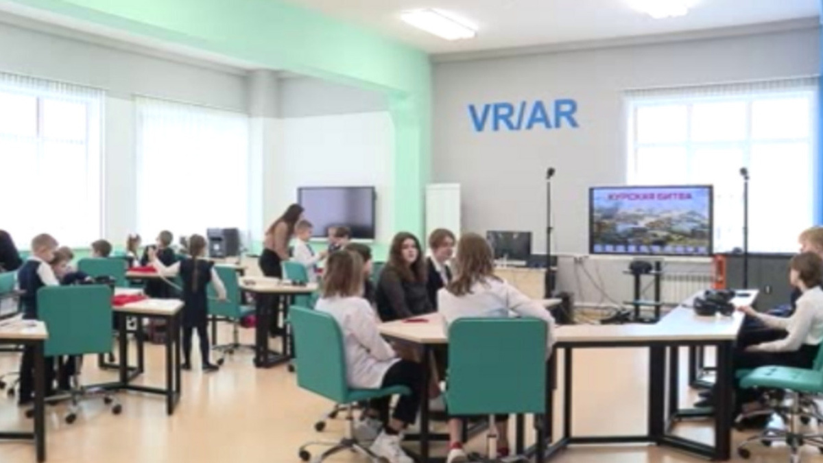    В «IT-кубе» 60-ой школы Курска до конца недели работает проектная мастерская по робототехнике