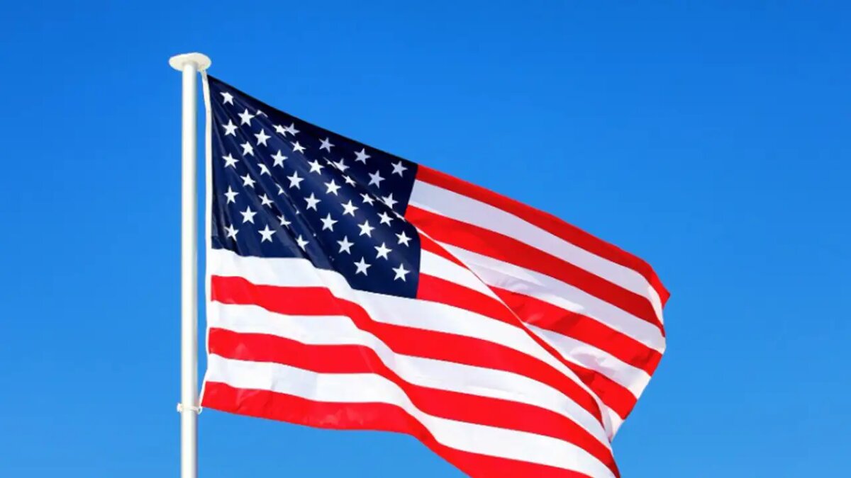    Государственный флаг США. © ru.freepik.com