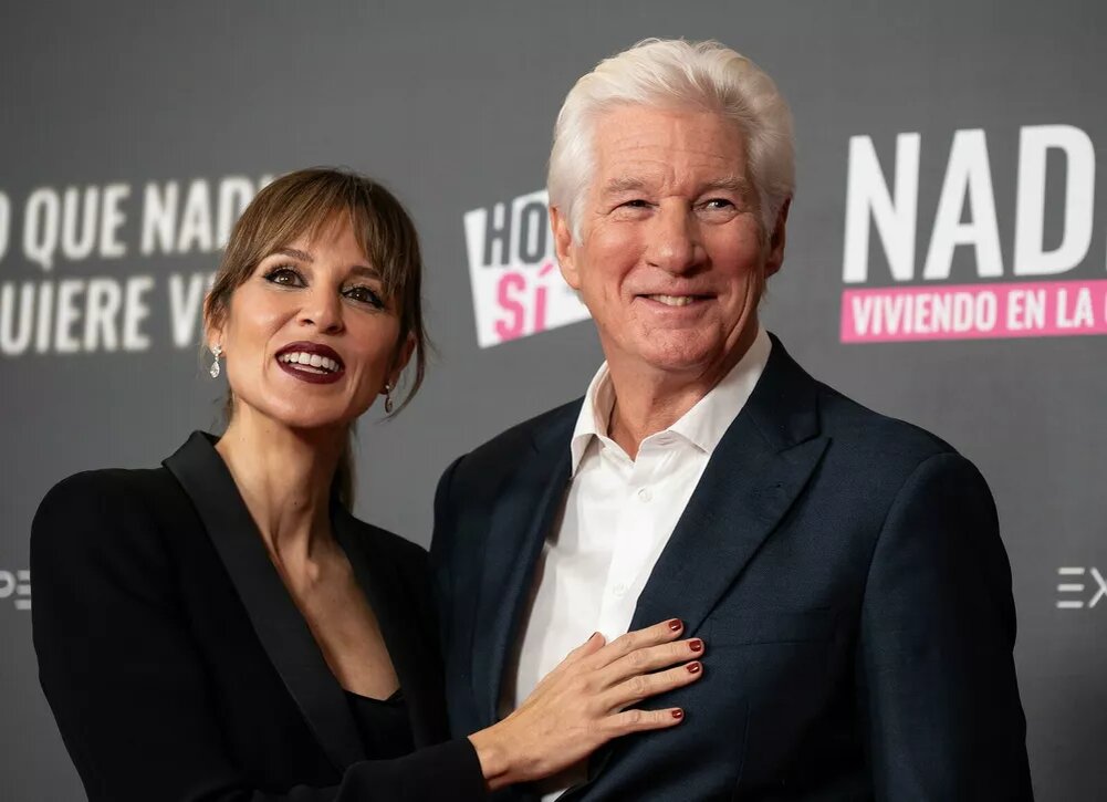    Ричард Гир с женой Алехандрой на кинопремьере в Мадриде