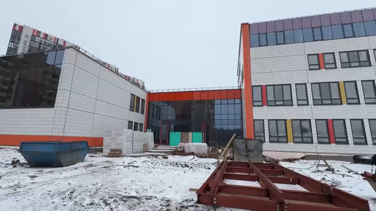     Школа в Мичуринском в Красноярске готова почти на 50%