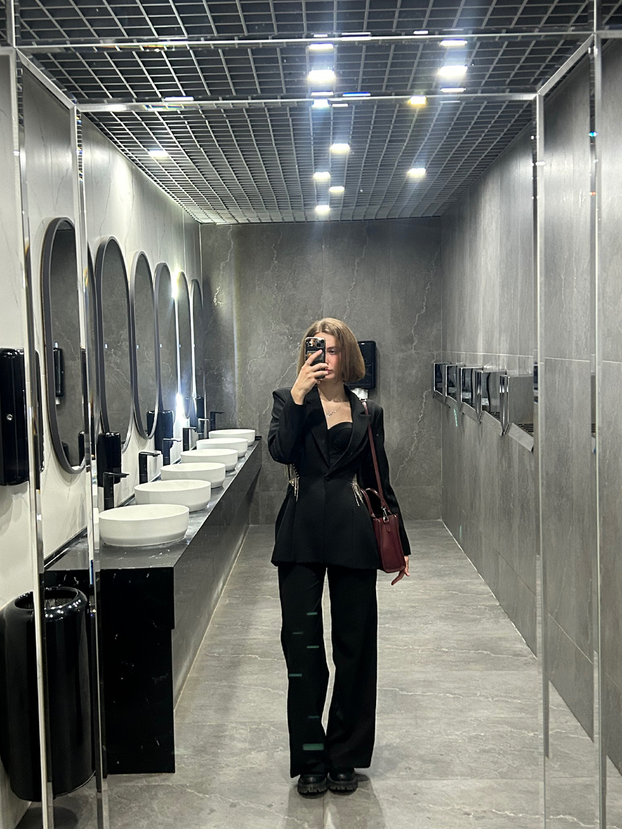 Оценка образа в зеркале туалета — святое дело!