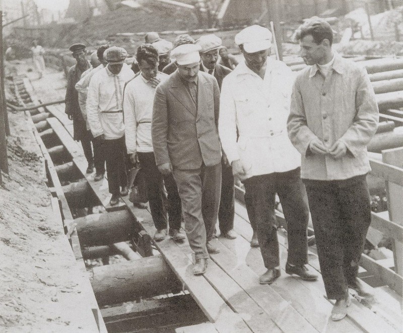 Лазарь Каганович на строительстве московского метро. 1933 год