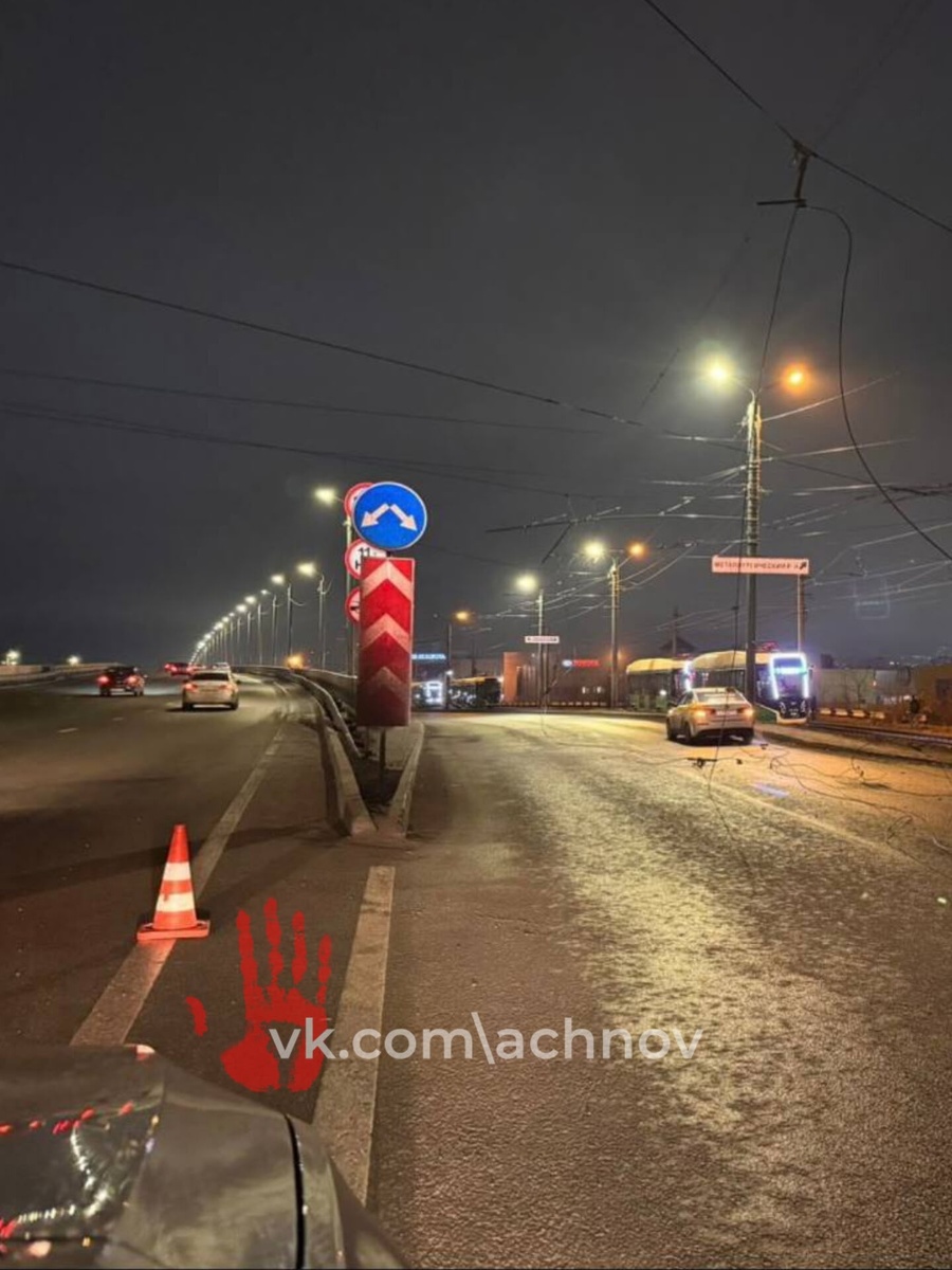 Вот так провисли провода над проезжей частью