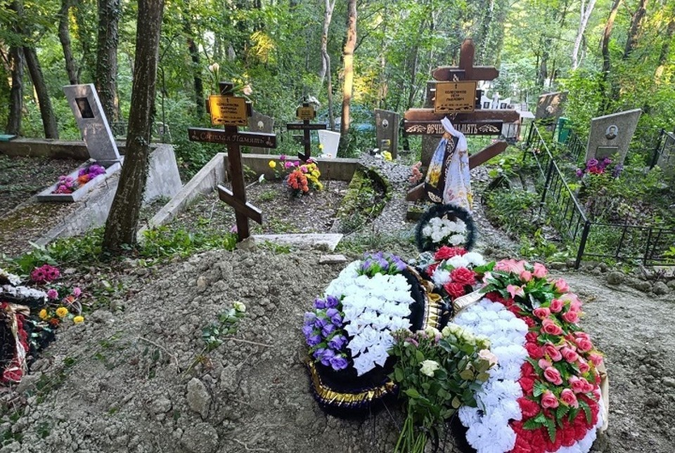    В двух могилах оказались захоронены останки трех человек. Фото: личный архив