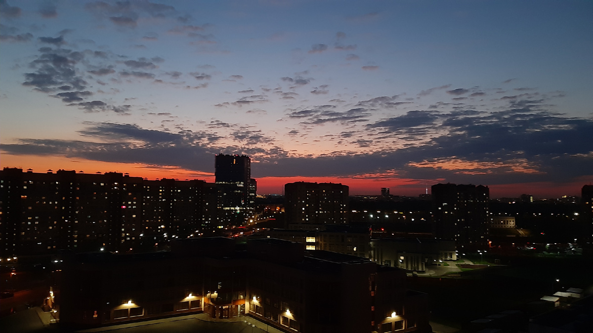 Вид с балкона моей квартиры в Петербурге