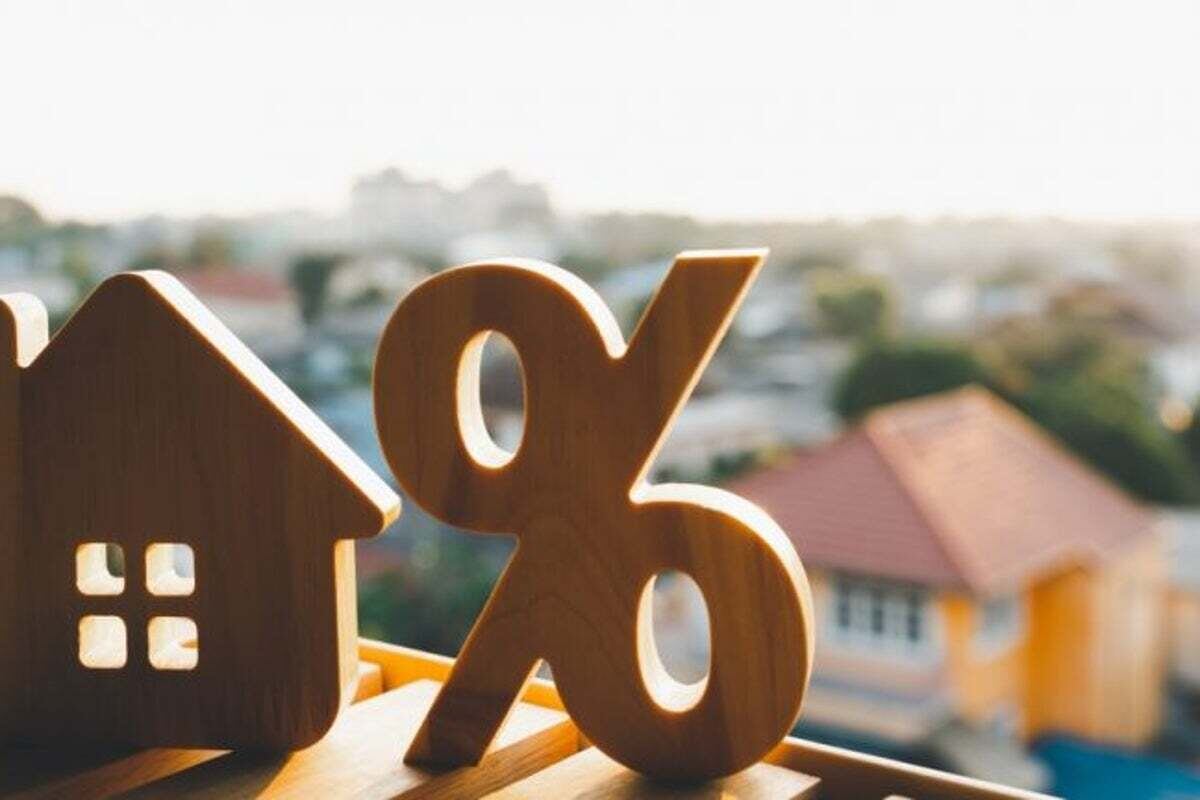 При приобретении жилья на первичном рынке банк обязывает застраховать жизнь заемщика и приобретаемое в ипотеку имущество