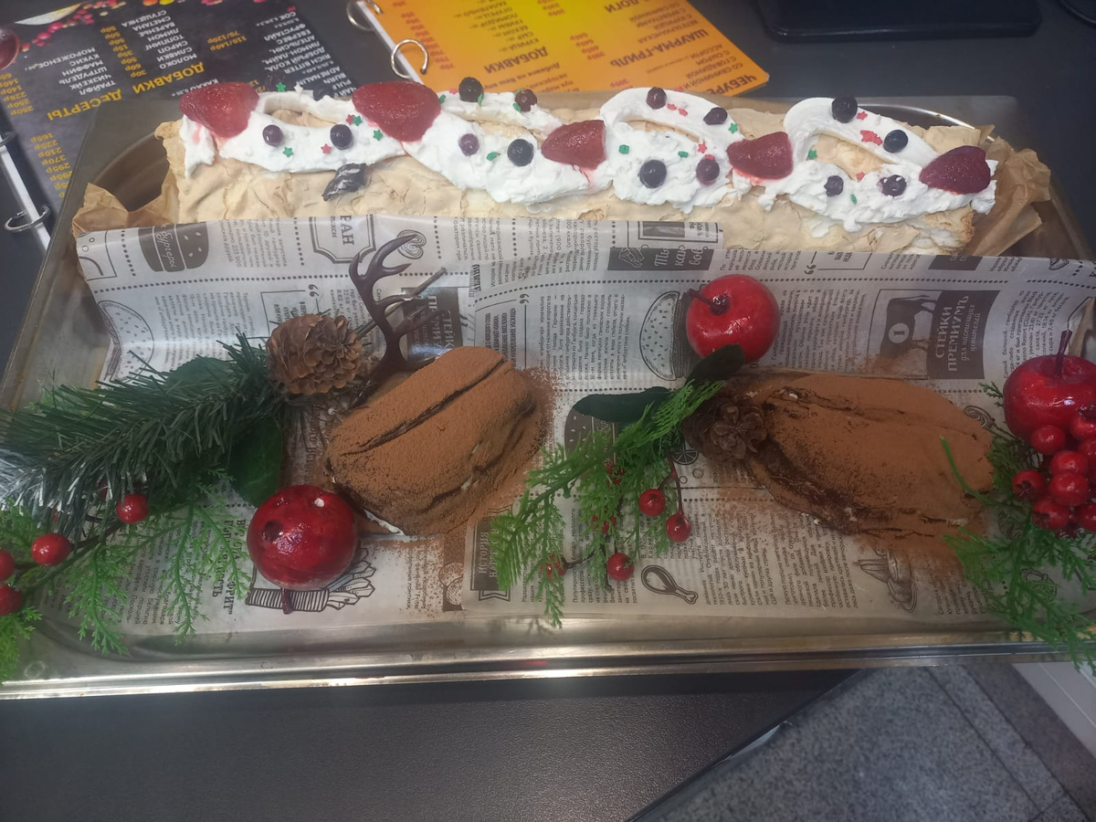 Новогодний меренгоаый рулет своими руками