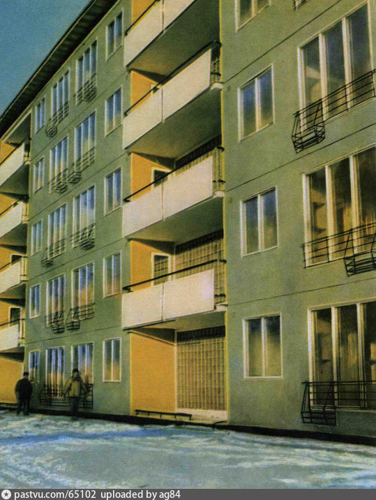 Пластмассовая пятиэтажка в Москве