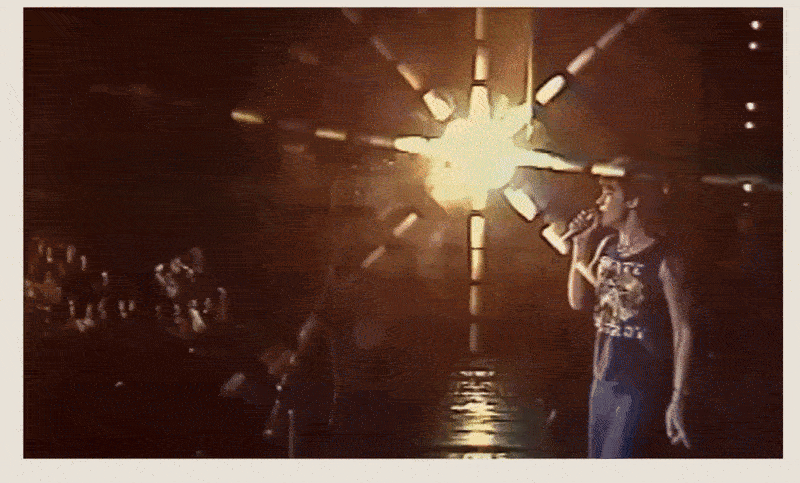    "Белые розы" - один из главных хитов группы "Ласковый май". Видео: ТГ-канал @minaevlife