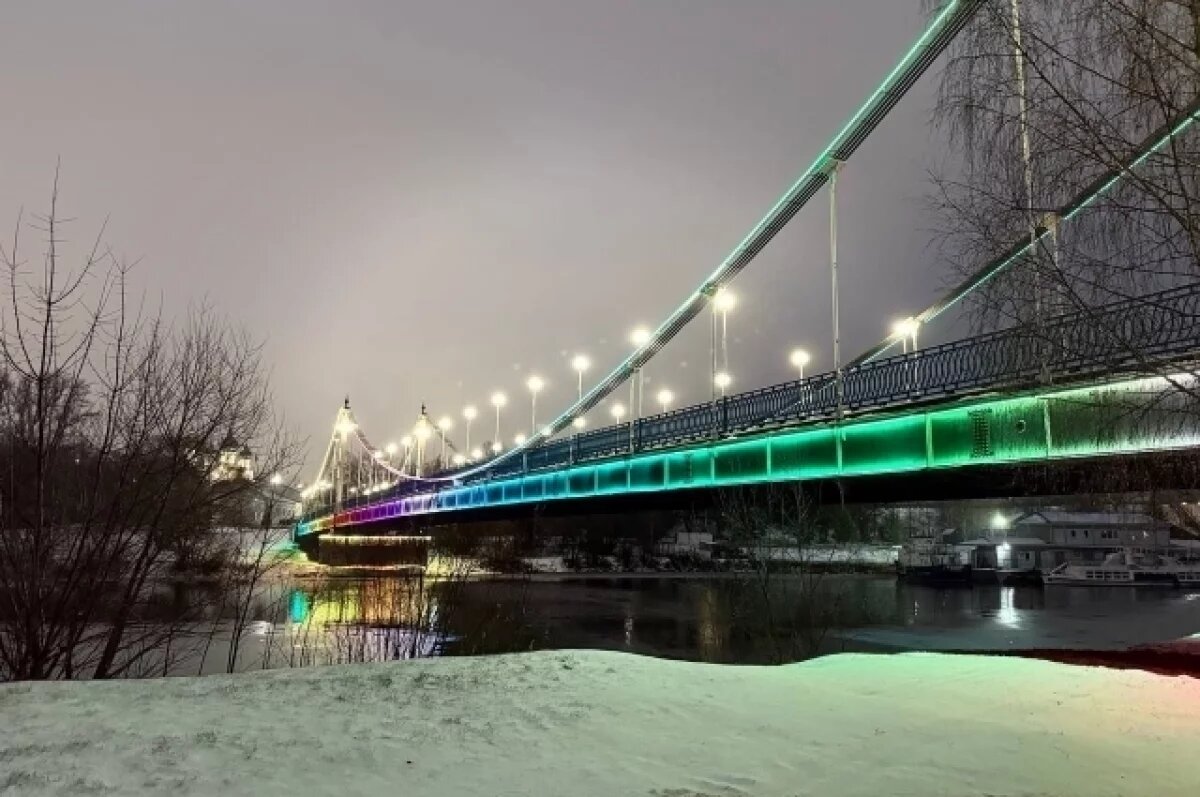    Мост на Даманский остров в Ярославле украсили подсветкой