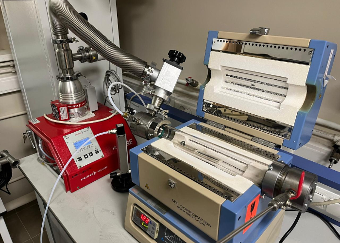 Лабораторная установка для экспериментов по гидрированию цирконивевых сплавов