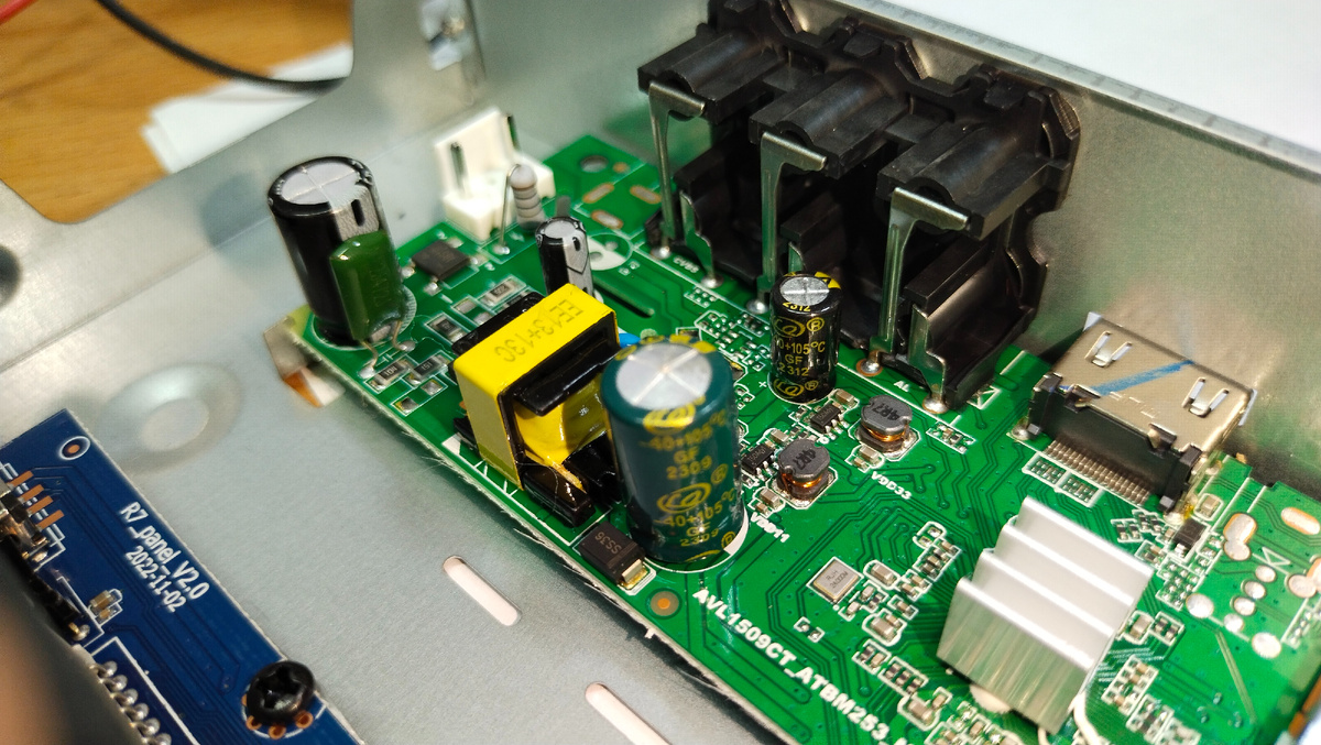 Вздутый кондесатор по центру