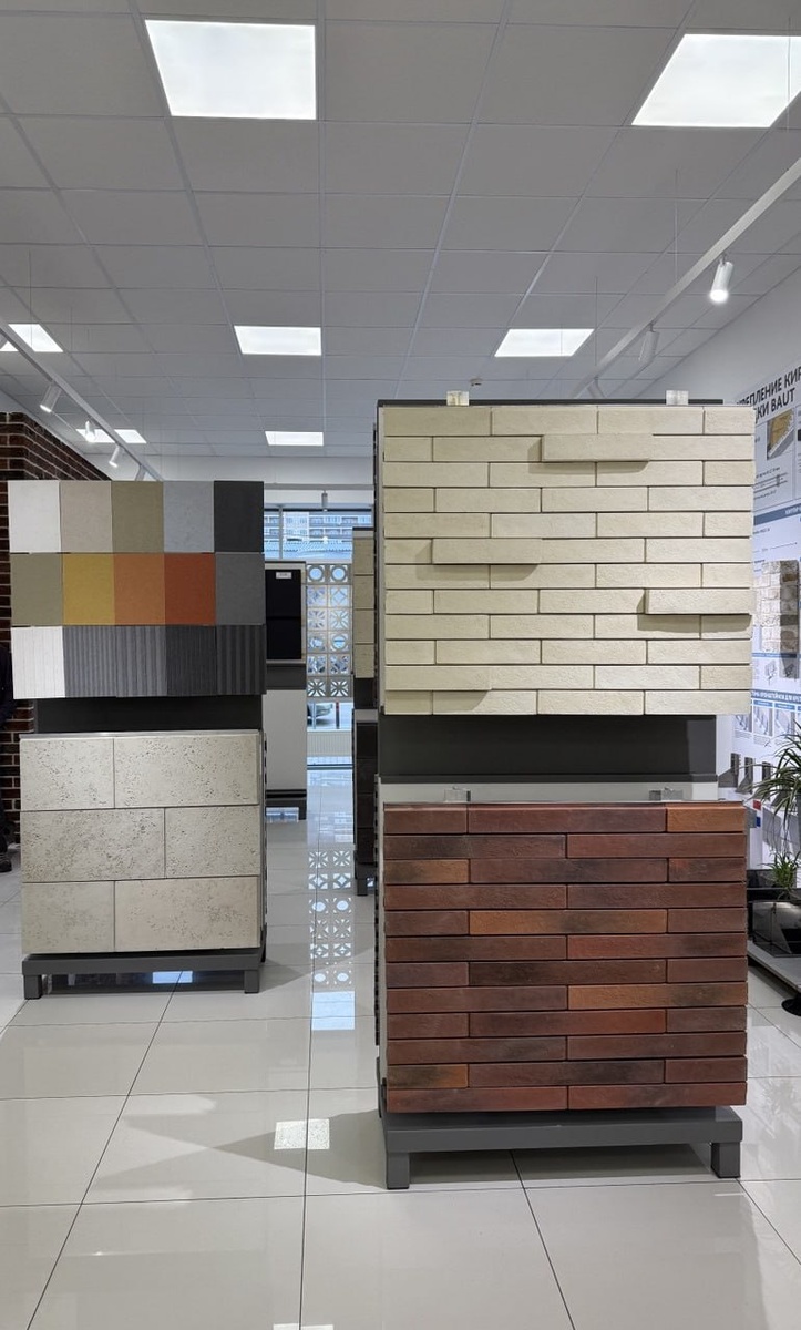 Демонстрационные стенды с подсистемами UTECH и AVENTA с различными вариантами облицовки