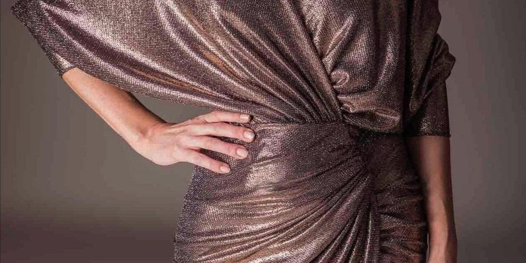 Идеальное платье для Нового года 2026: модели, которые стройнят, молодят и смотрятся дорого