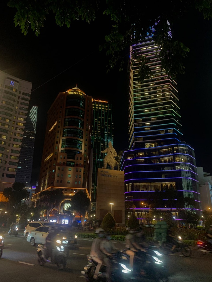 Приблизившись к знаменитому парку 