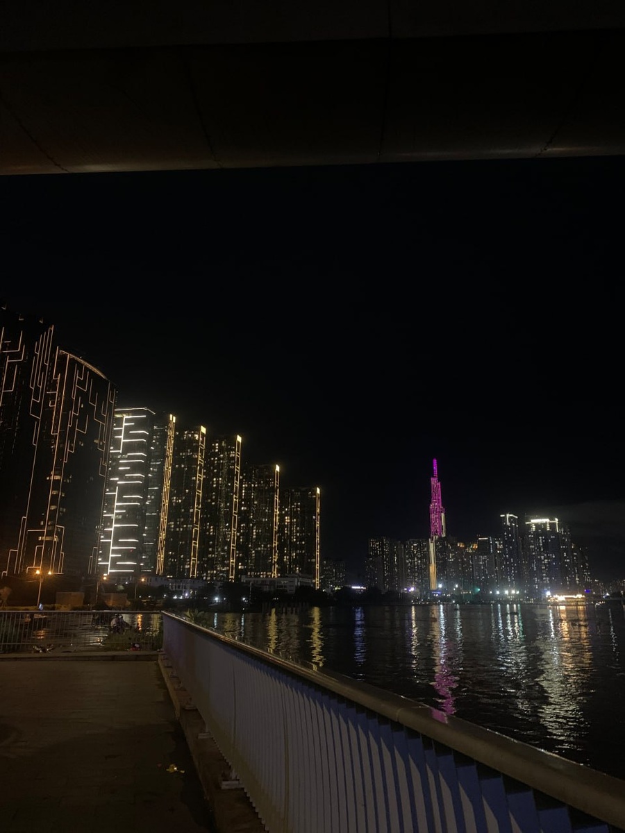 Ноунейм. Не думаю, что это место есть в путеводителе по городу, но здесь атмосферно