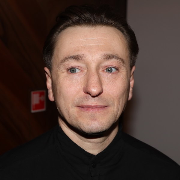     Сергей Безруков подал в суд на производителя масок