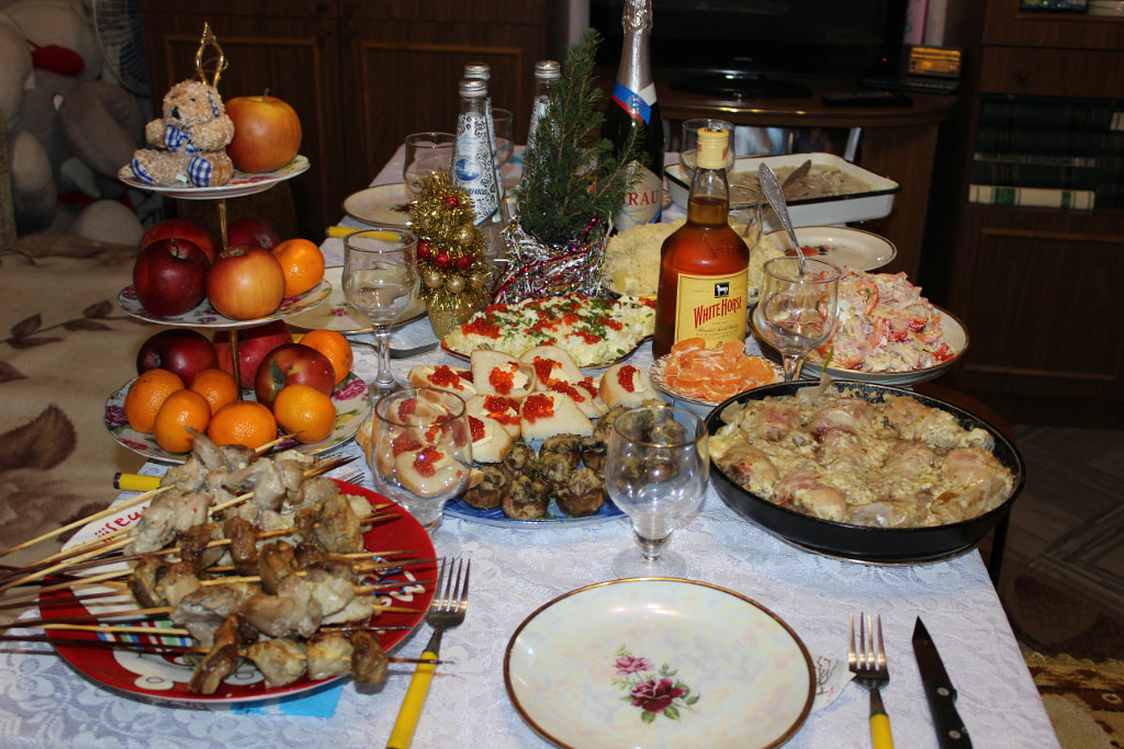 Фото автора, наш новогодний семейный стол