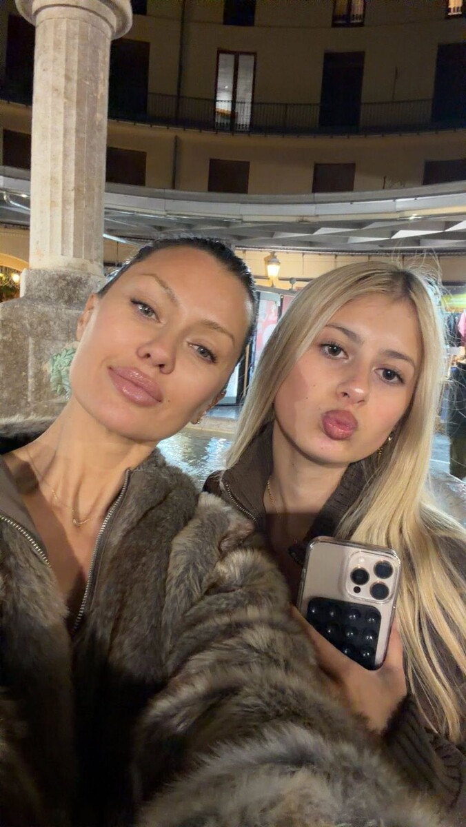    Виктория Боня с дочерью Анджелиной Смерфит. Источник: @victoriabonya*