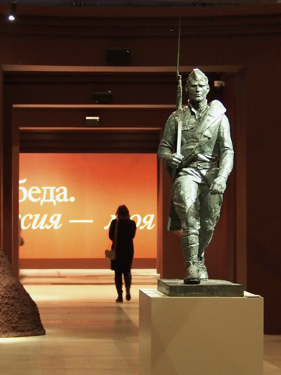 «Смоленская дорога 1943 год» М.В. Переяславец, бронза, 1982 год