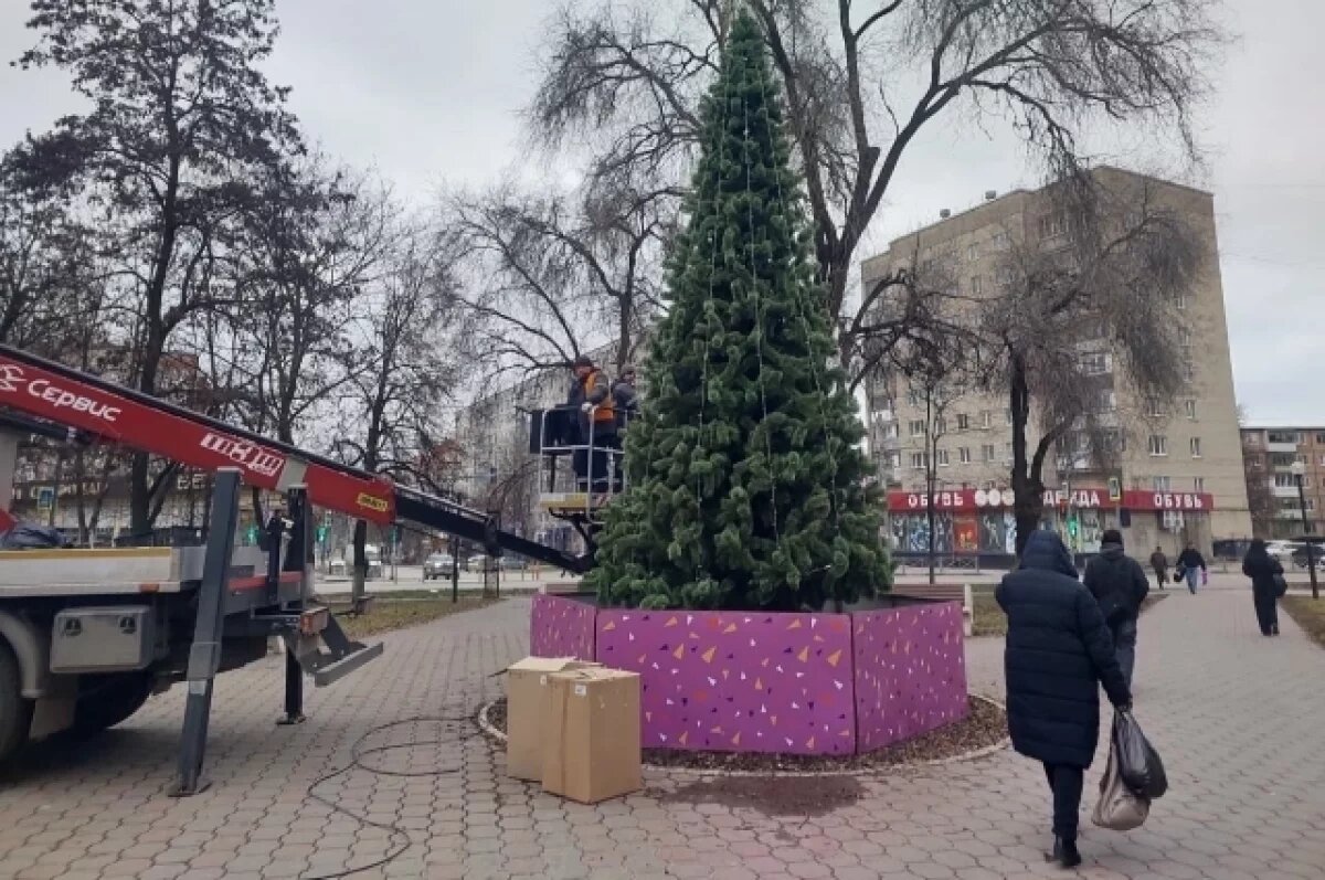    Тулу продолжают украшать к новогодним праздникам