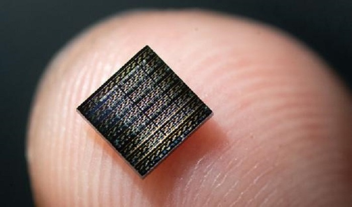    Ученые изобрели чип-мозг
