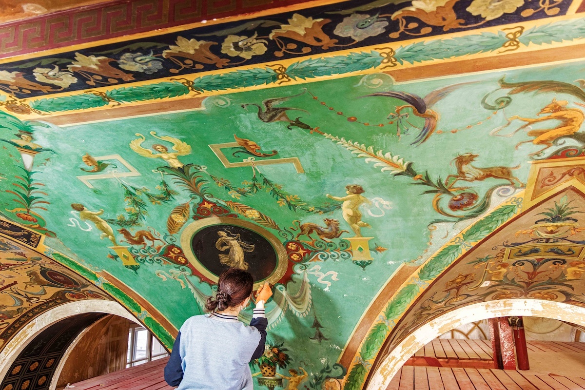    Специалисты возвращают к жизни исторический облик интерьеров