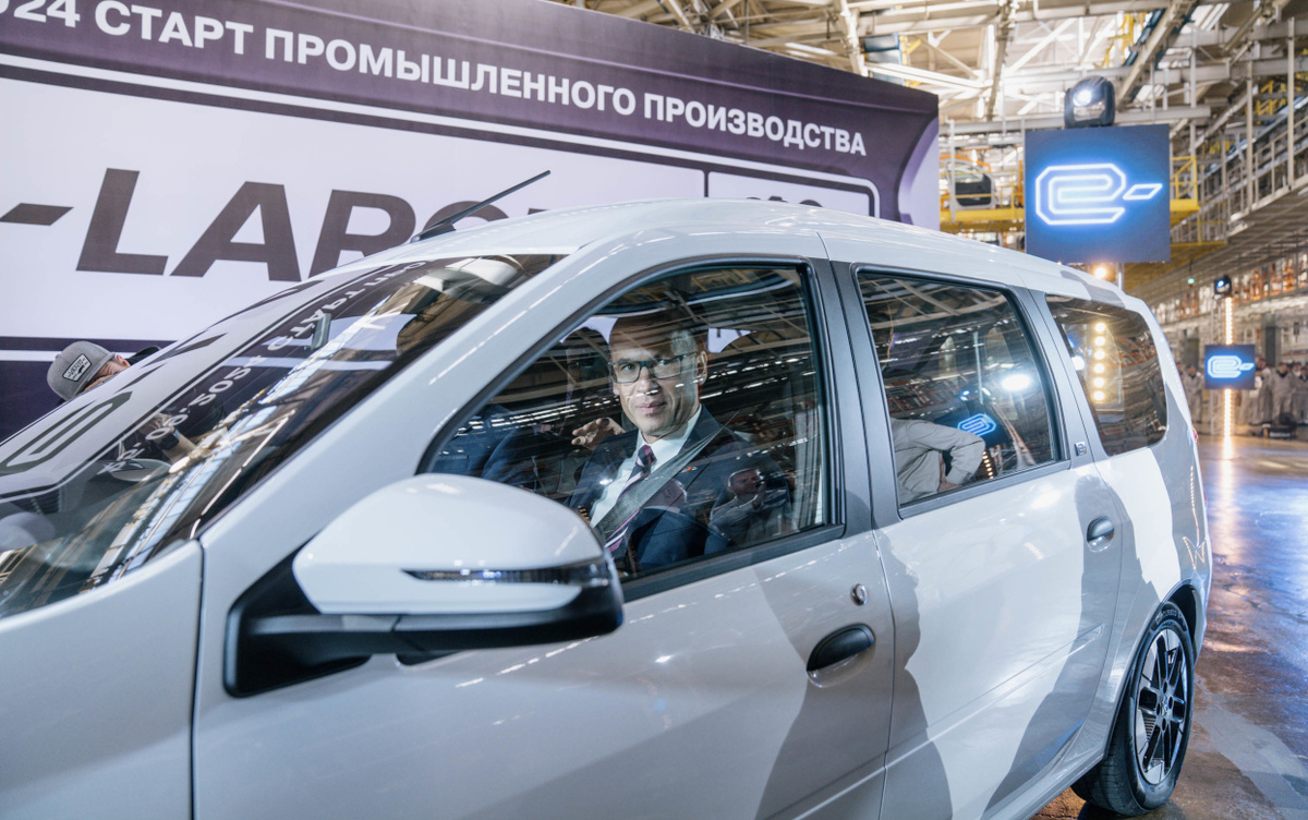    Бречалов едва не попал в ДТП, автобус загорелся в Ижевске, а в больницах увеличились очереди: что обсуждают ижевчане в соцсетях 25 ноября