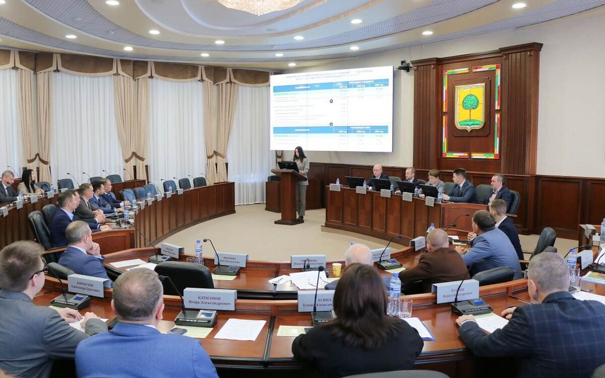    Доходы бюджета Липецка-2025 выросли на 523 млн рублей, которые направят на теплотрассы, дороги и выплаты контрактникам Фото: горсовет Липецка
