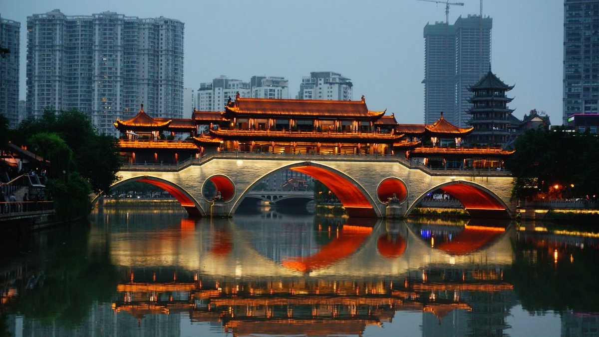 Чэнду: 4000 лет истории и атмосфера вечного спокойствия